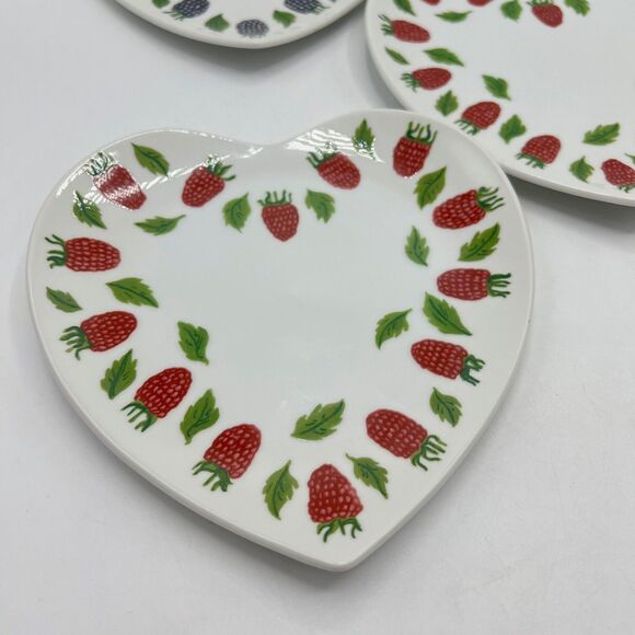 Williams Sonoma Berry Heart Shaped Plates Fruit Dessert Snack Japan 7" Set Of 6 - Picture 2 of 10